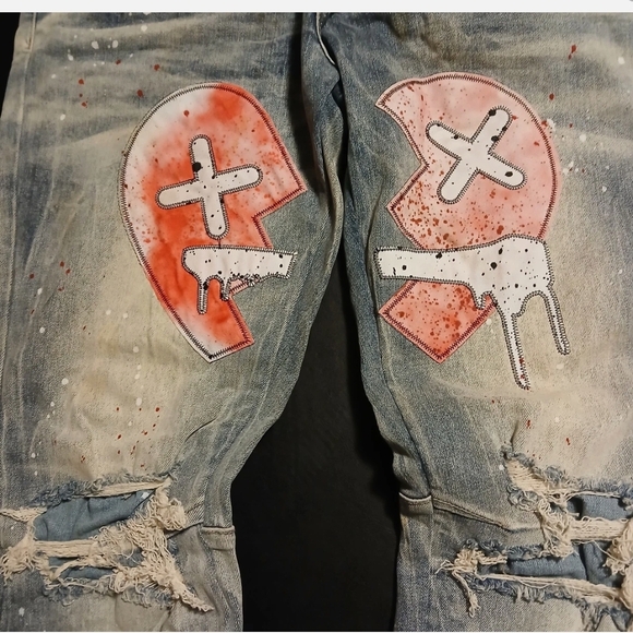 Kloud 9 Light Blue Jean Distressed Painted Design With broken heart Size 36/32 - Picture 3 of 3